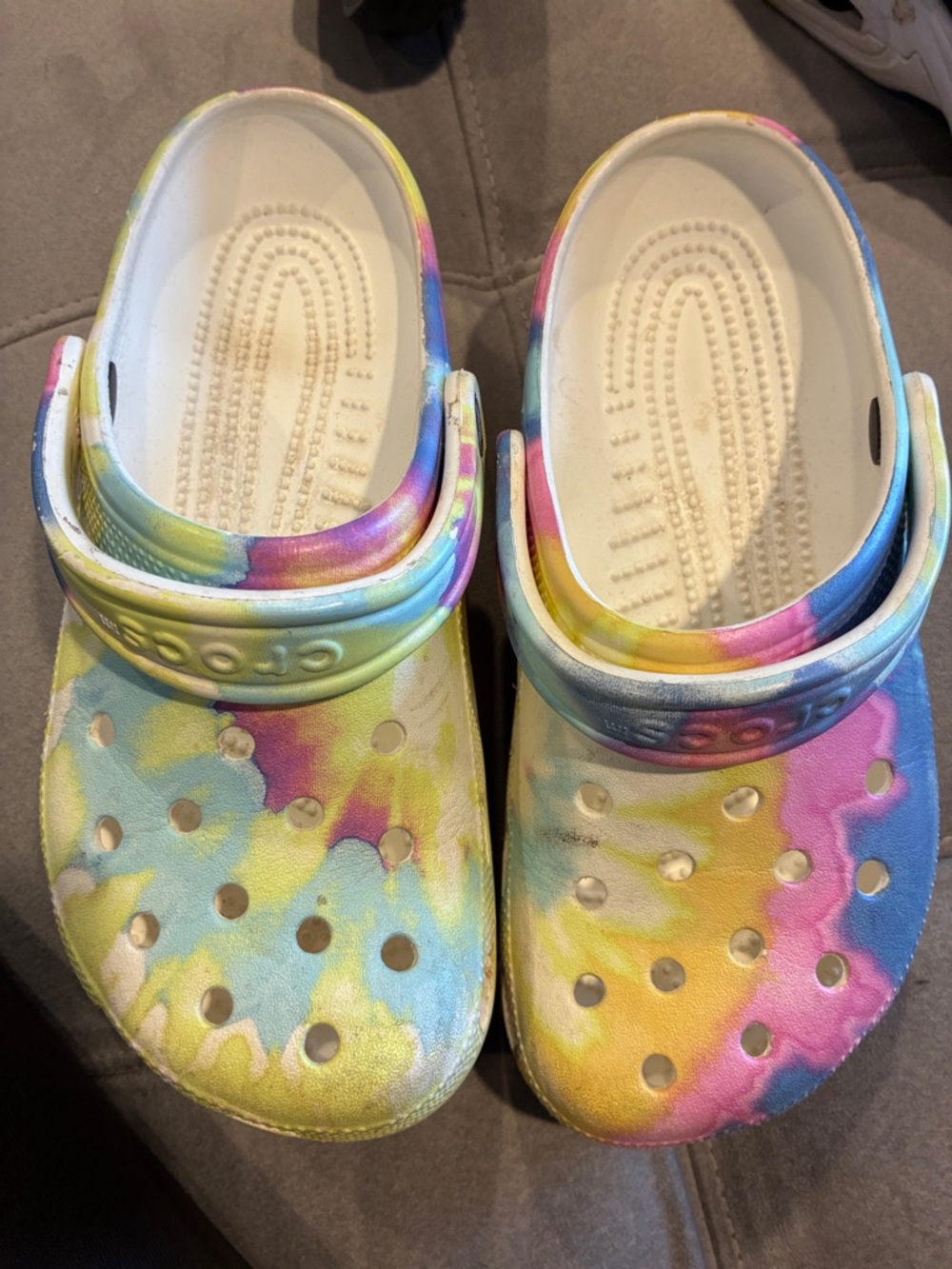 CROCS Womans Tie-Dye Clog Sandals - White with Yellow, Blue, Pink, Purple